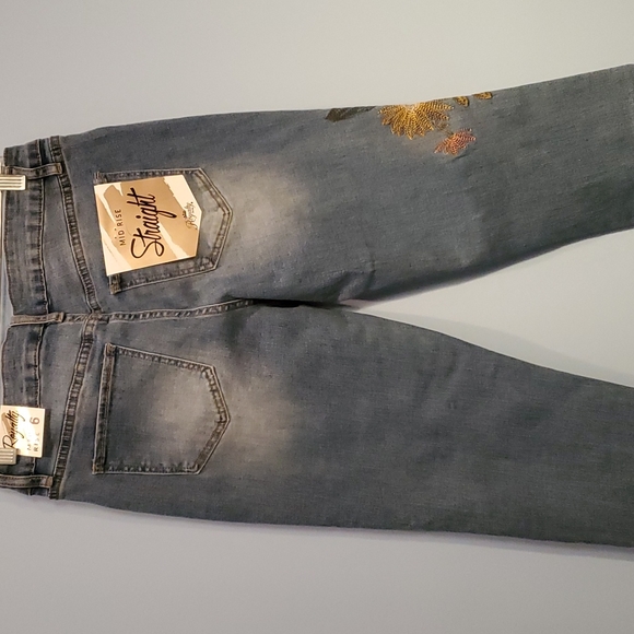 CB Royalty Womans Mid Rise Straight Jean, Size 6 - Picture 5 of 16